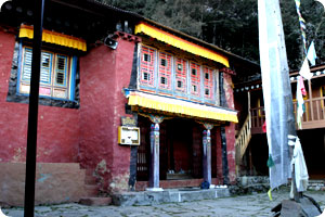 khumujung_gompa.jpg