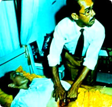 /x/images2005/psychic_surgery2.jpg